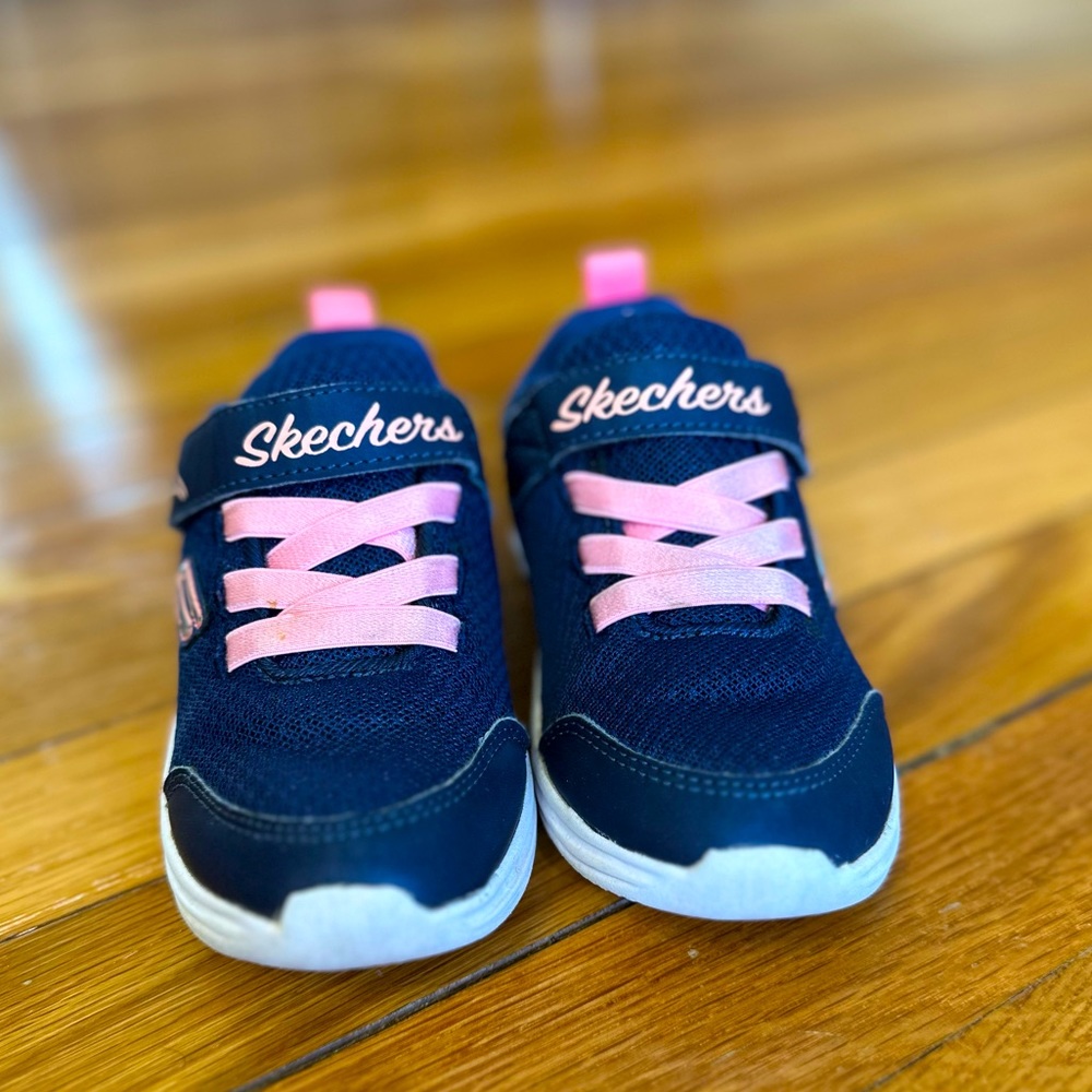 Skechers toddler girl sneakers. Size 10.
